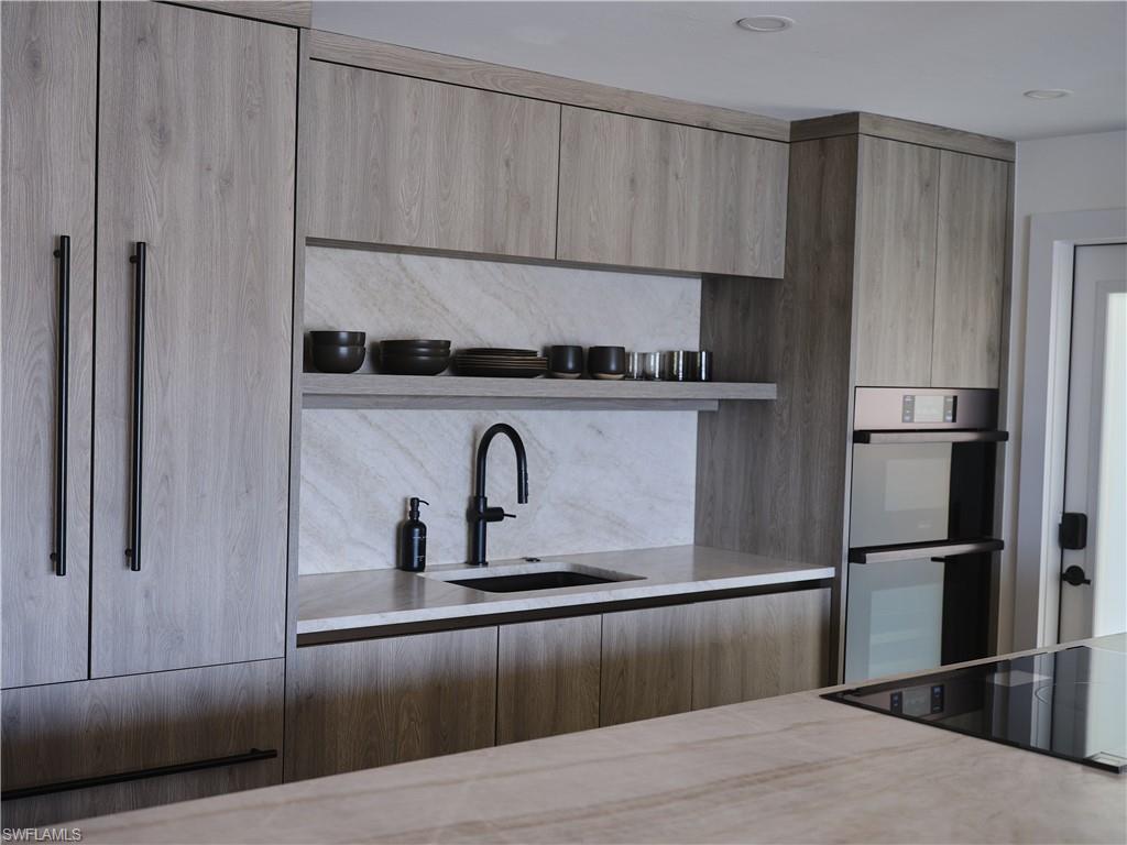 MOORINGS BAY APTS - Residential