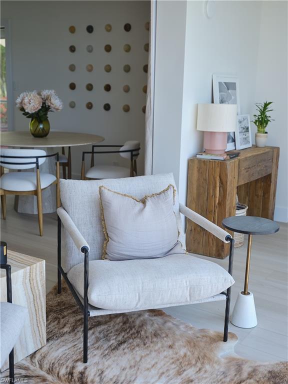 MOORINGS BAY APTS - Residential