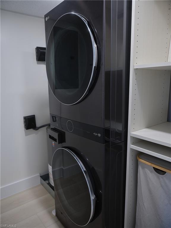 MOORINGS BAY APTS - Residential