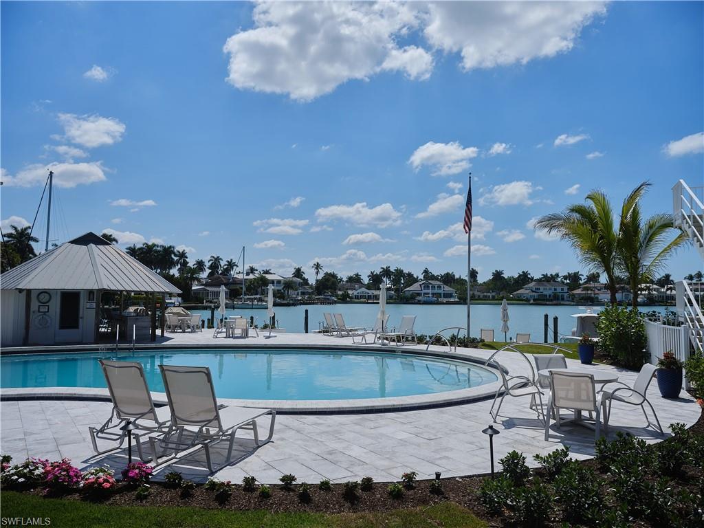 MOORINGS BAY APTS - Residential