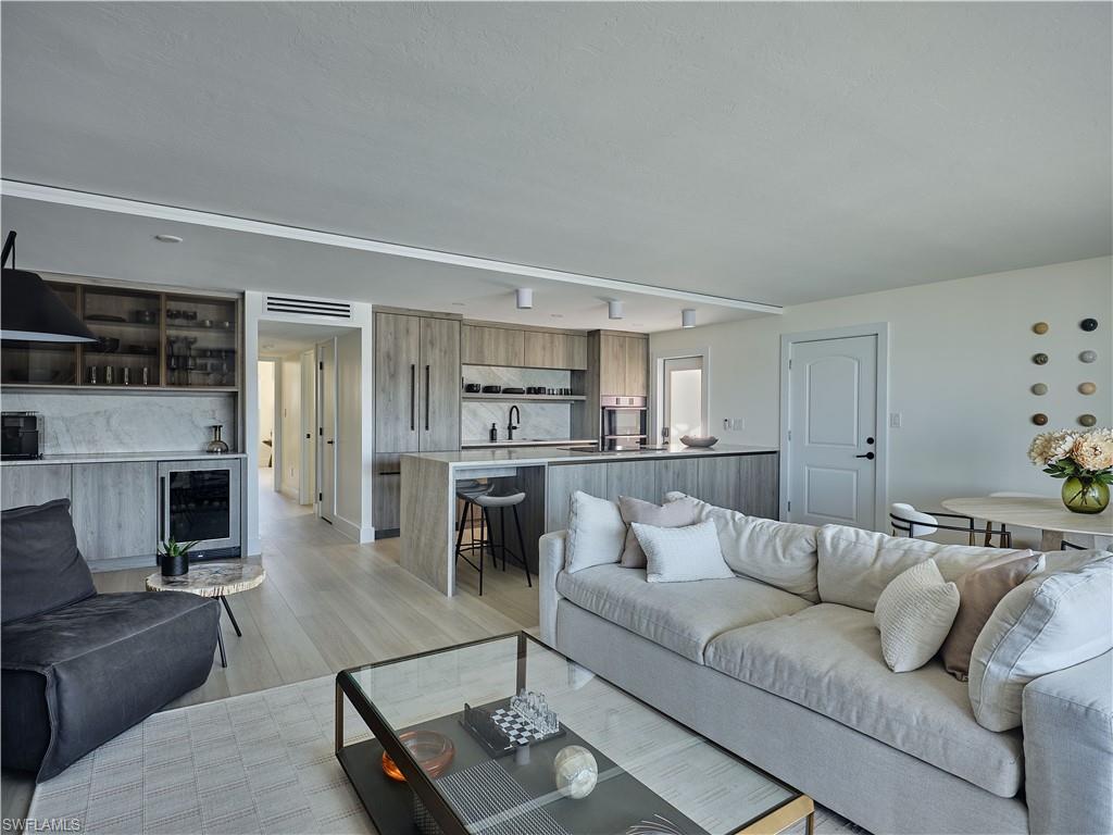 MOORINGS BAY APTS - Residential