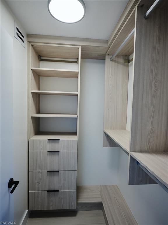 MOORINGS BAY APTS - Residential