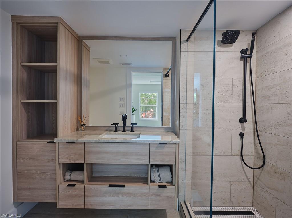 MOORINGS BAY APTS - Residential