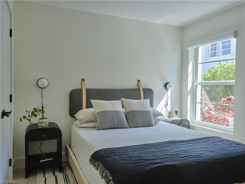 MOORINGS BAY APTS - Residential