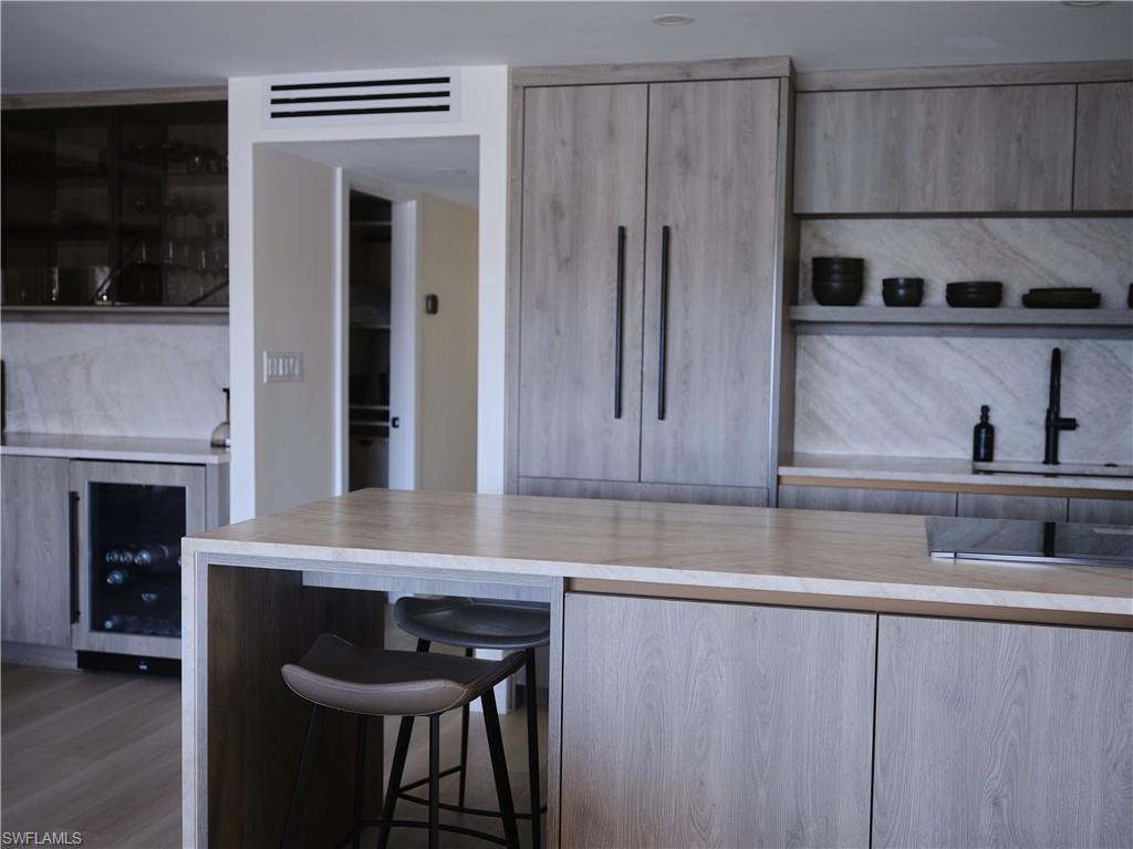 MOORINGS BAY APTS - Residential