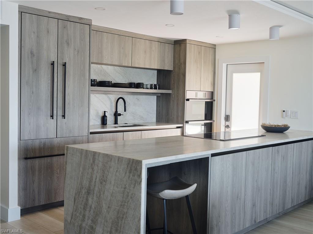 MOORINGS BAY APTS - Residential