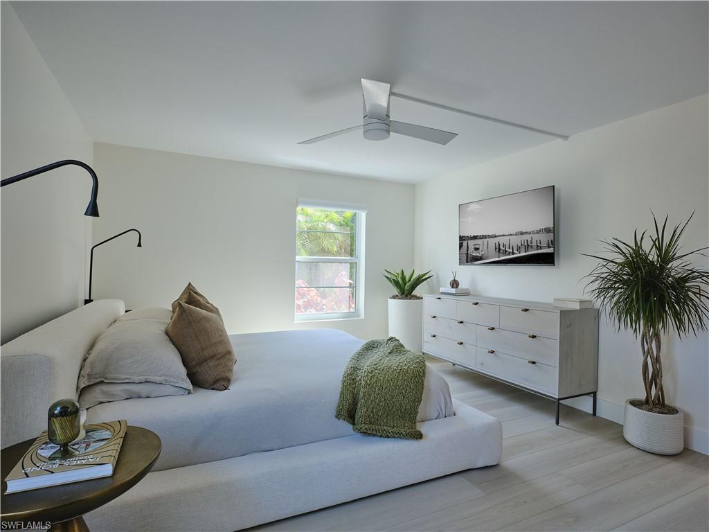 MOORINGS BAY APTS - Residential