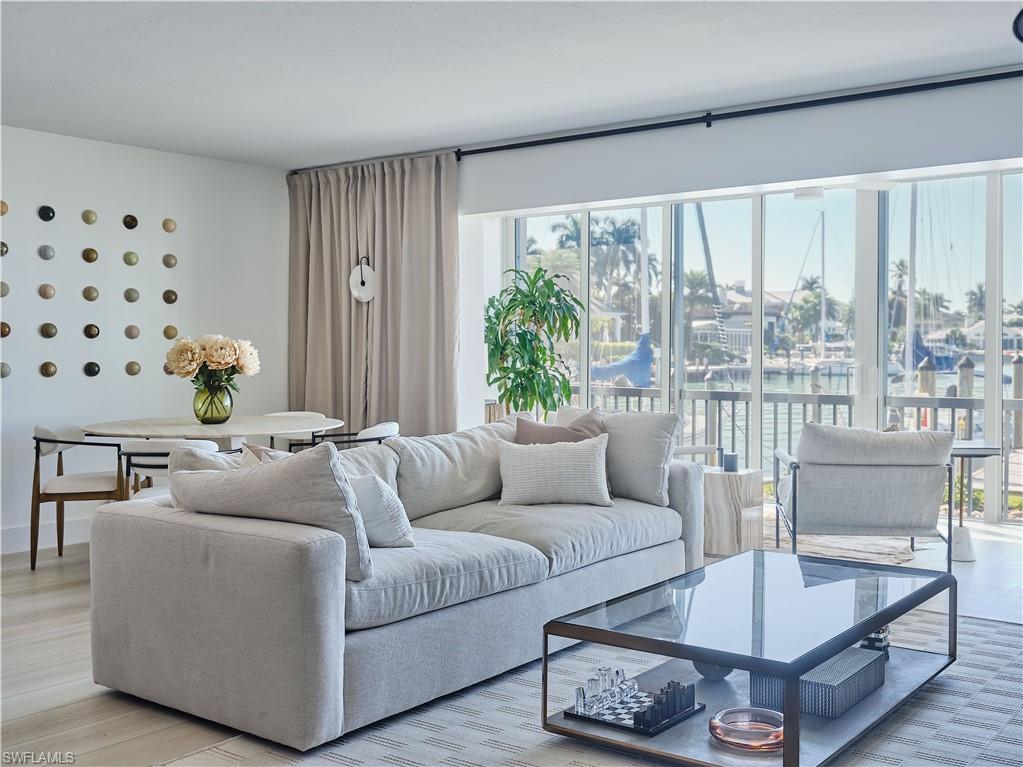 MOORINGS BAY APTS - Residential