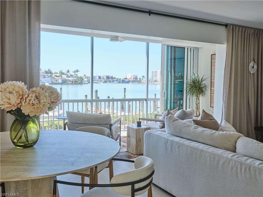 MOORINGS BAY APTS - Residential