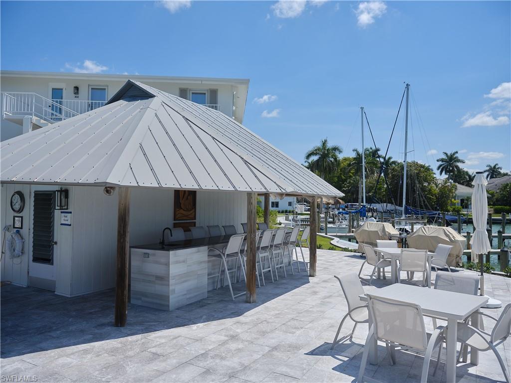 MOORINGS BAY APTS - Residential