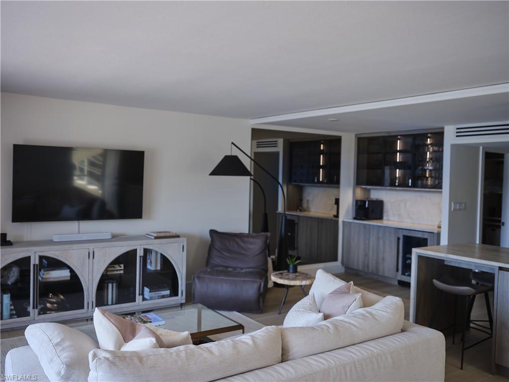 MOORINGS BAY APTS - Residential