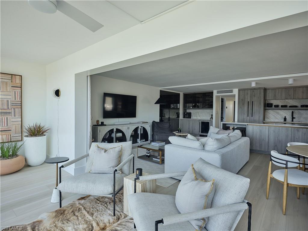 MOORINGS BAY APTS - Residential