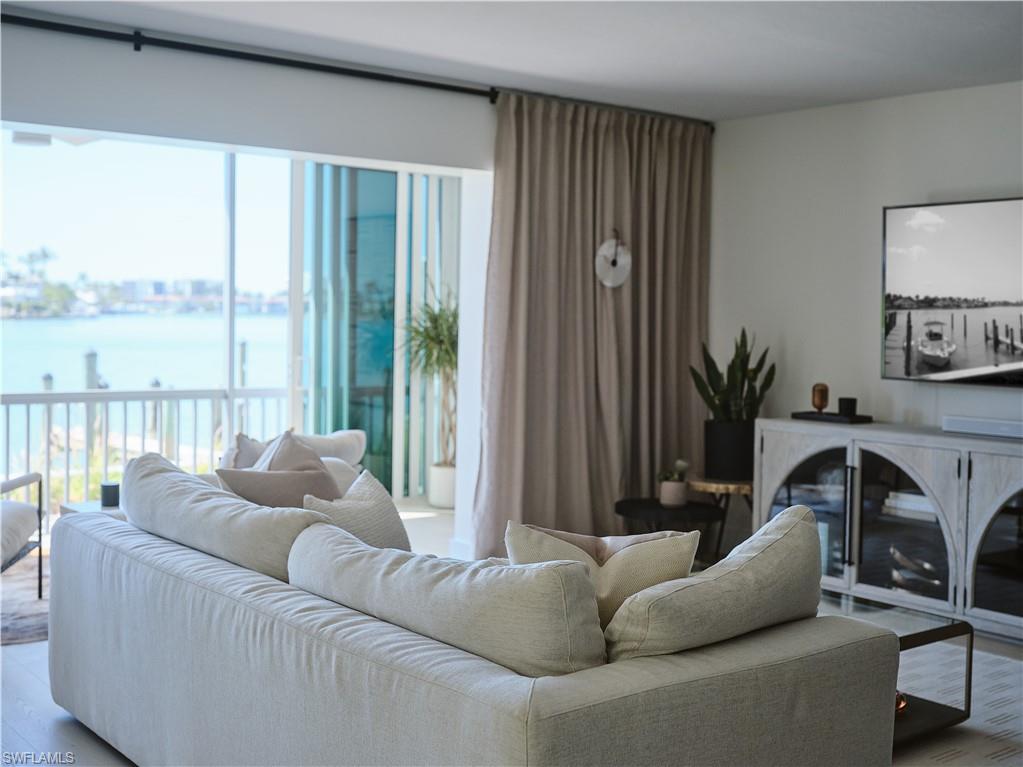 MOORINGS BAY APTS - Residential