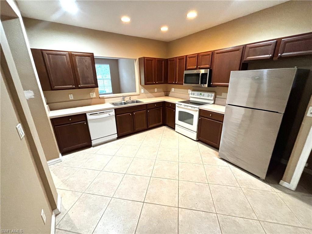 TOWNHOMES OF SAN SIMEON - Residential Lease