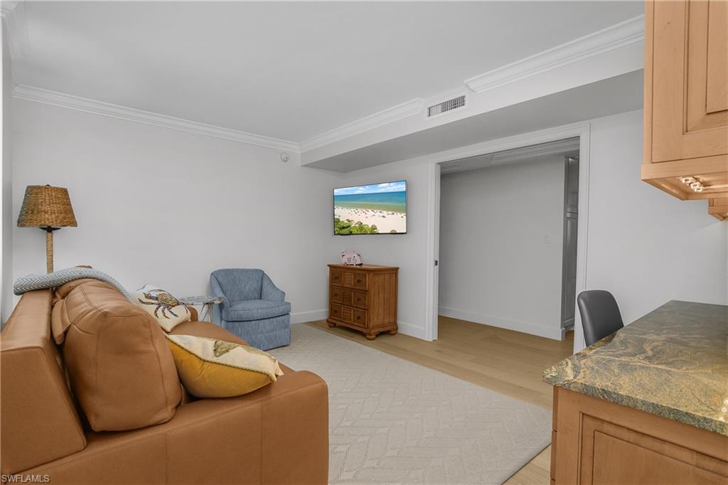 EMBASSY CLUB - Residential