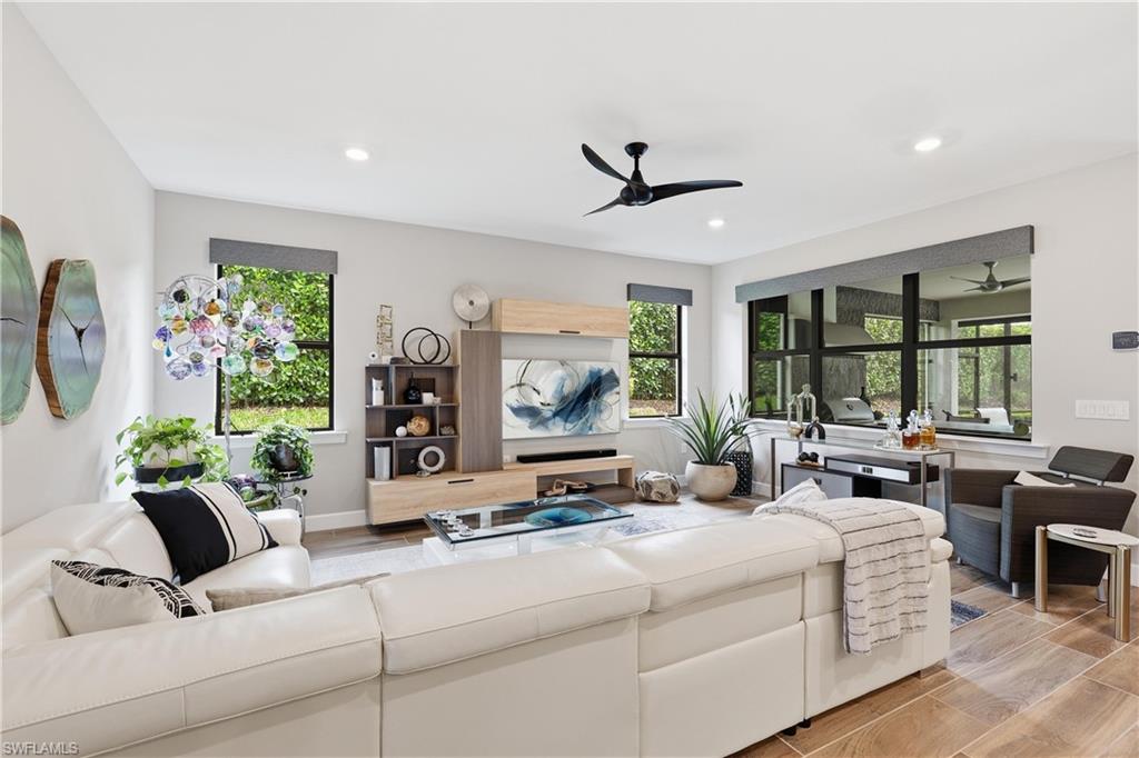 WINDING CYPRESS - Residential