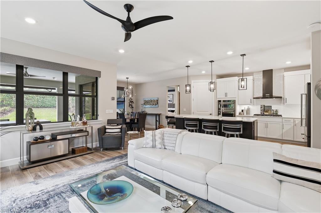 WINDING CYPRESS - Residential