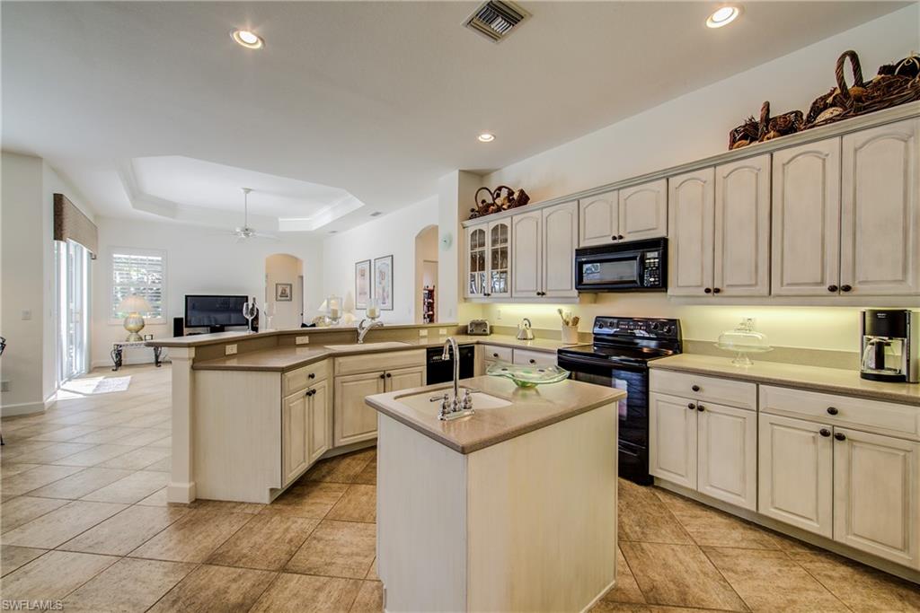 CROWN COLONY - Residential