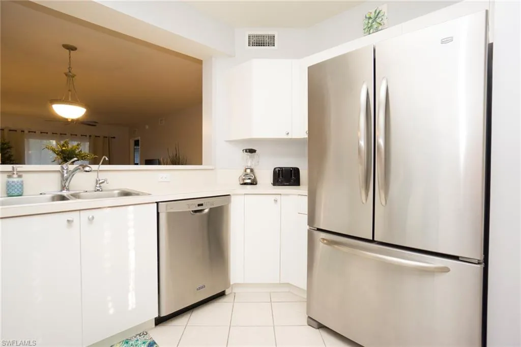 Naples, Florida 34104, United States, 2 Bedrooms Bedrooms, ,2 BathroomsBathrooms,Residential,Active,127835