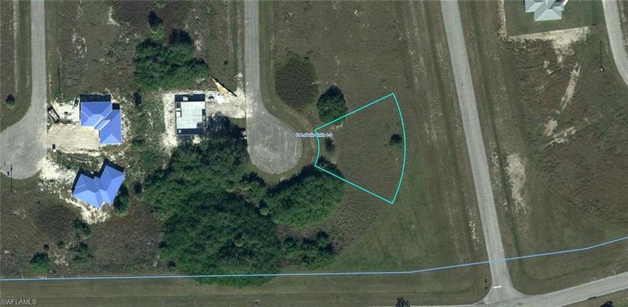 Great location in Port Labelle. This is an awesome and affordable opportunity to invest in or build your brand-new home. This developing area has new homes, attractions, and entertainment. Nearby are LaBelle High School, LaBelle Airport, and Central LaBelle.
Build your dream home on this cul-de-sac lot and have a huge backyard. Don't delay - call today!
