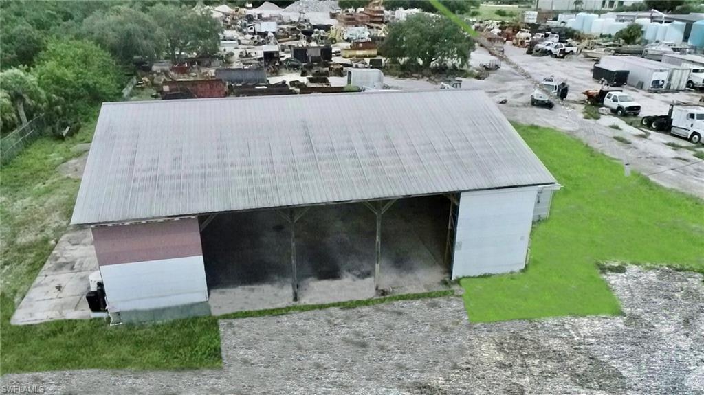 LABELLE - Commercial Sale