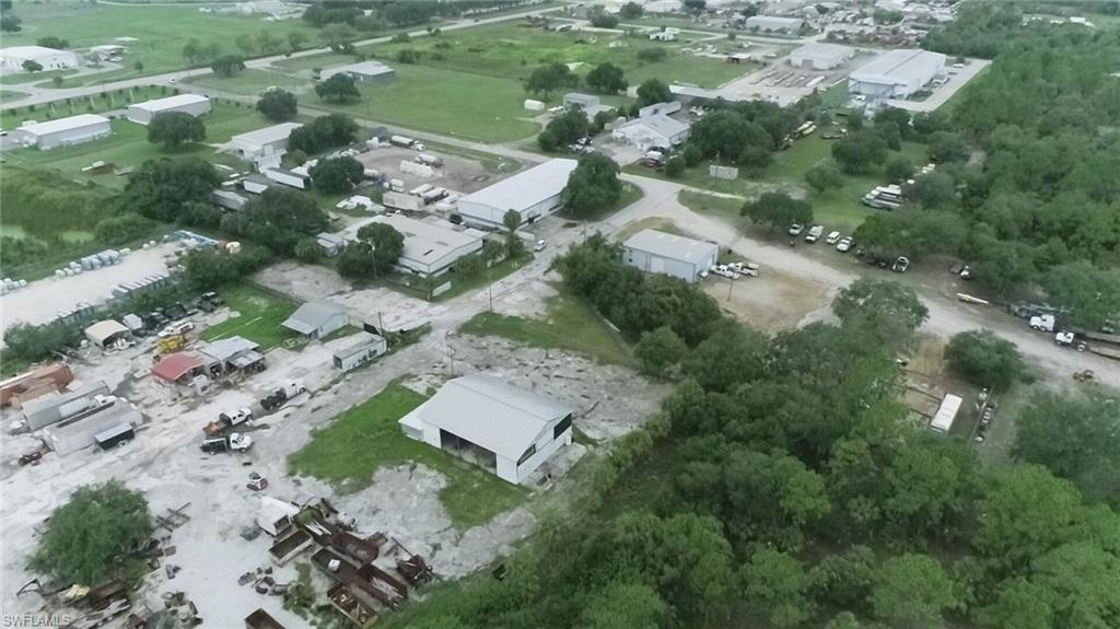 LABELLE - Commercial Sale