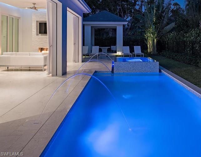 PELICAN BAY WOODS - Residential