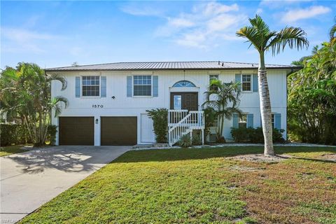 Photo of 1570 Avion PL, NAPLES, FL 34104 (MLS # 2025019172)