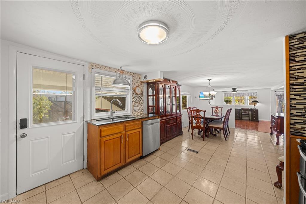 SUNCOAST ESTATE - Residential