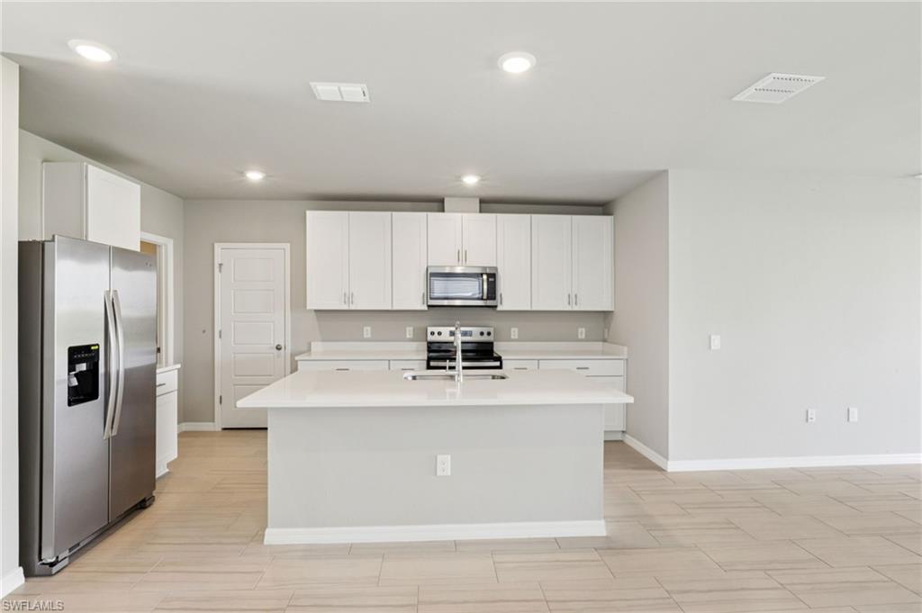 CRESCENT LAKES - Residential