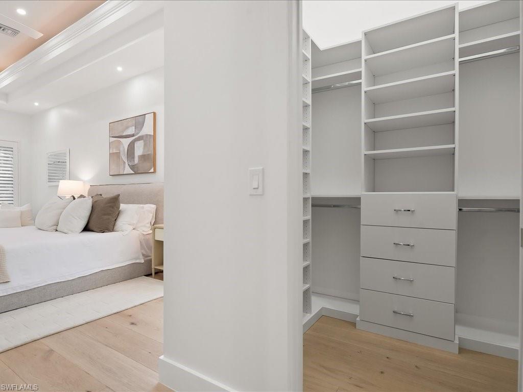 WILSHIRE LAKES - Residential