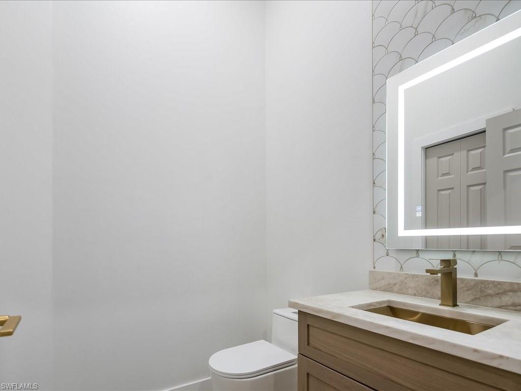 WILSHIRE LAKES - Residential