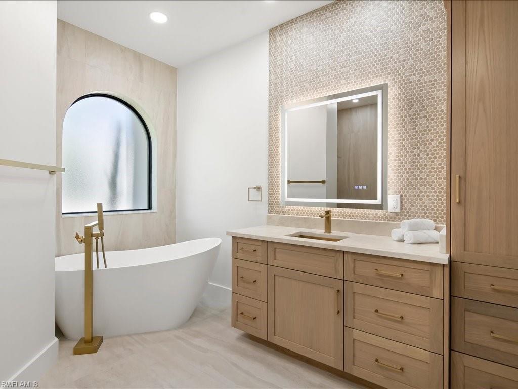 WILSHIRE LAKES - Residential