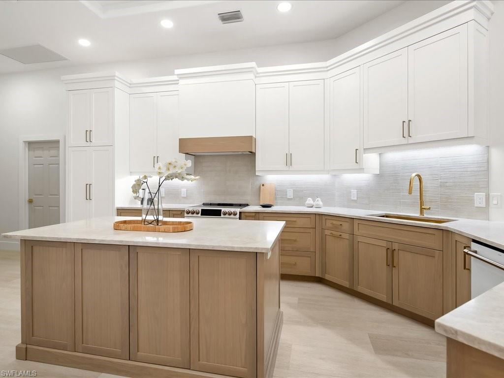 WILSHIRE LAKES - Residential