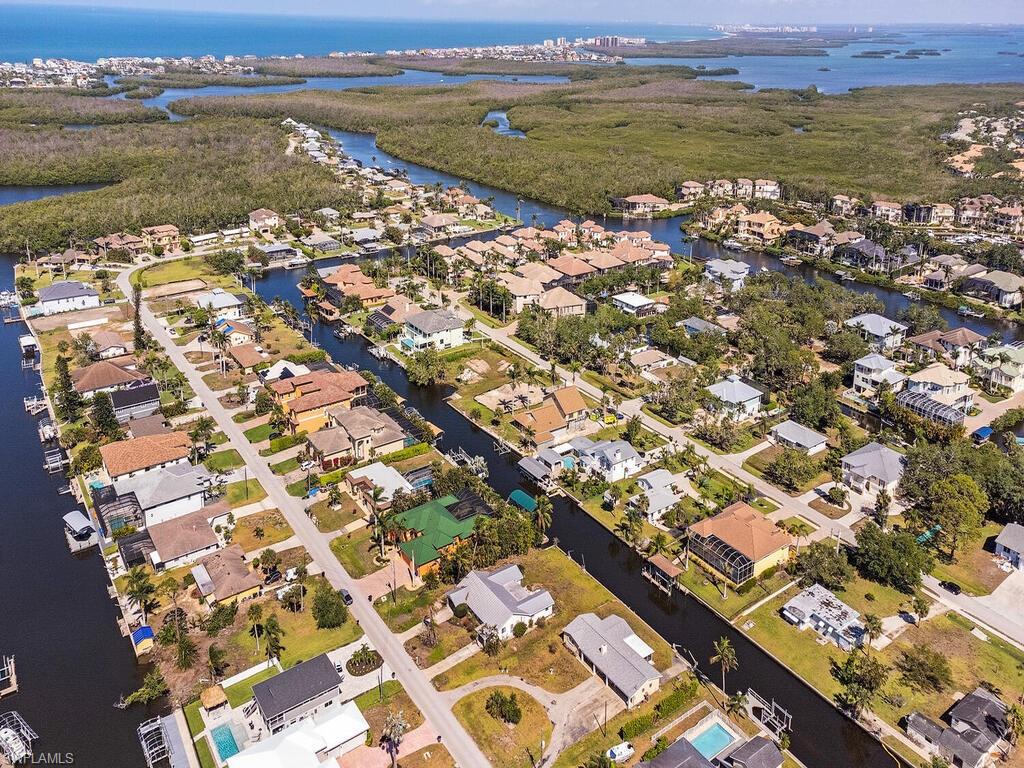 4822-4824 Esplanade ST