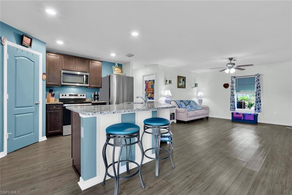 MIRROR LAKES - Residential