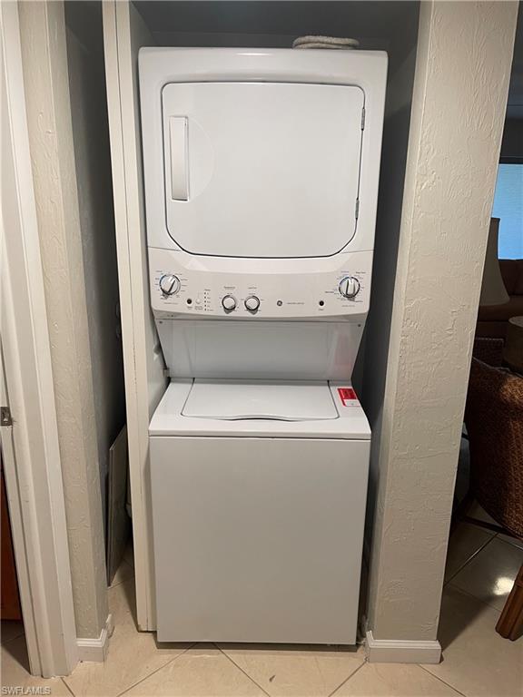 IMPERIAL PALMS - Residential Lease