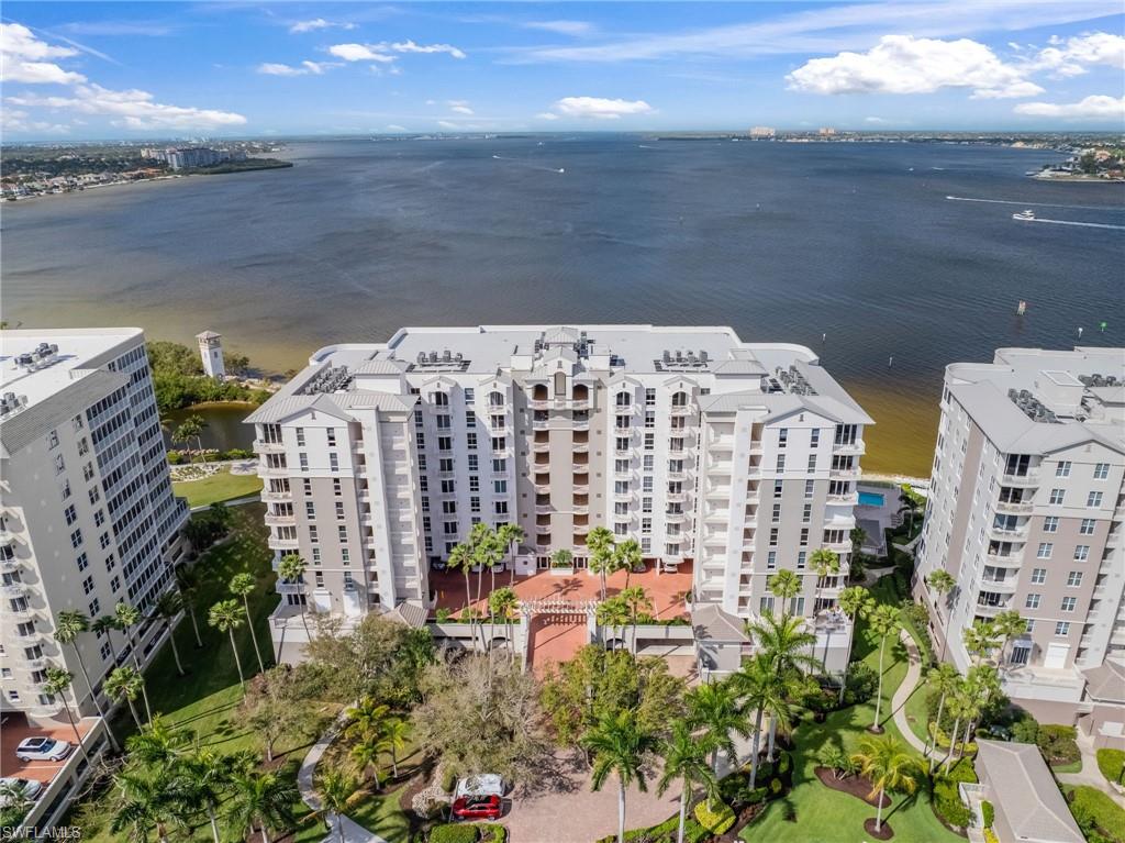 THE SHORES - Residential