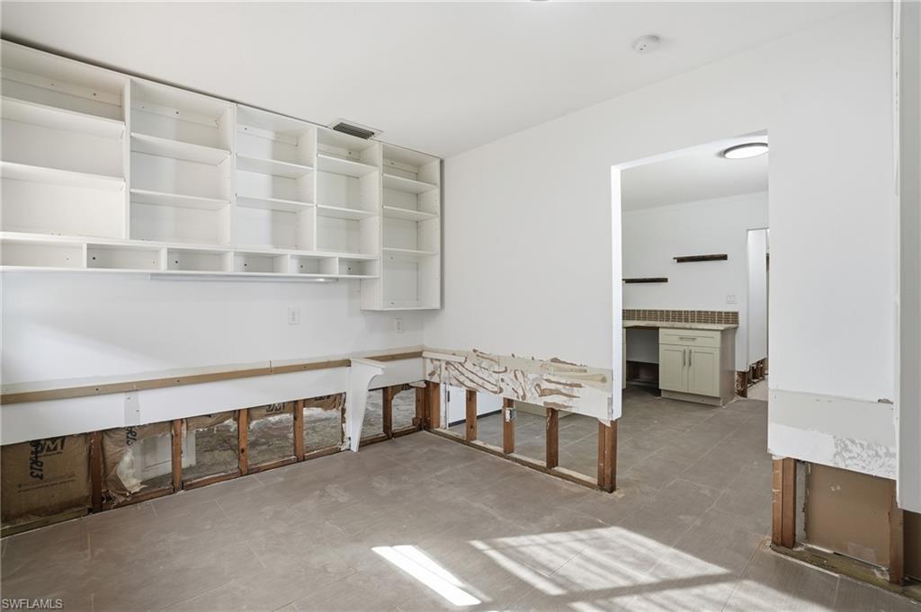 RIVER MANOR - Residential