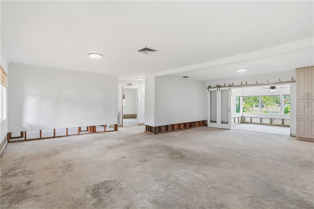 RIVER MANOR - Residential