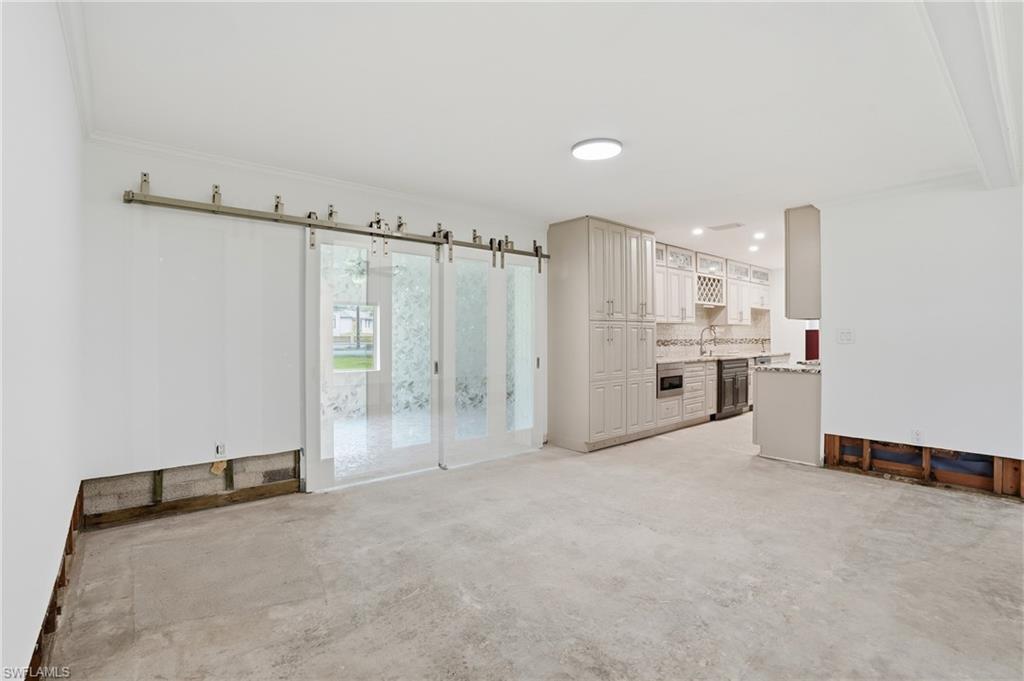 RIVER MANOR - Residential