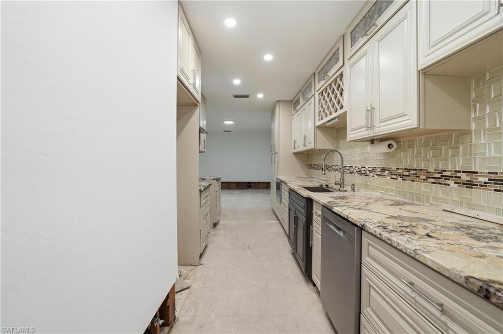 RIVER MANOR - Residential