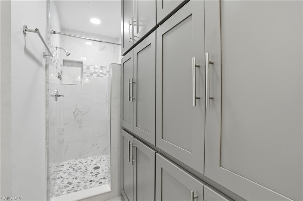 RIVER MANOR - Residential