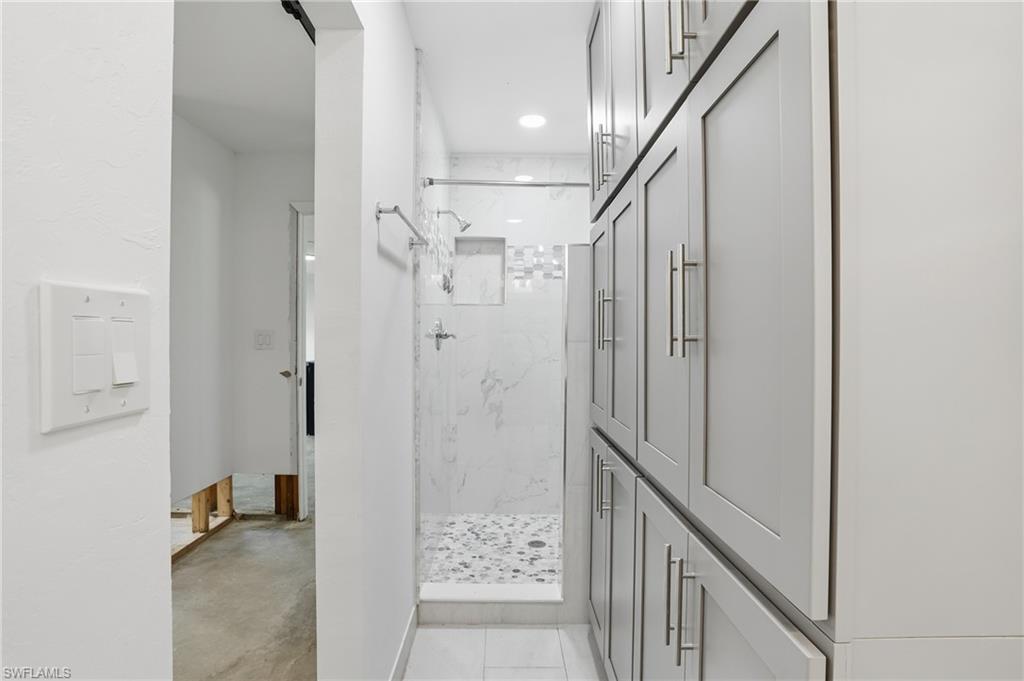 RIVER MANOR - Residential