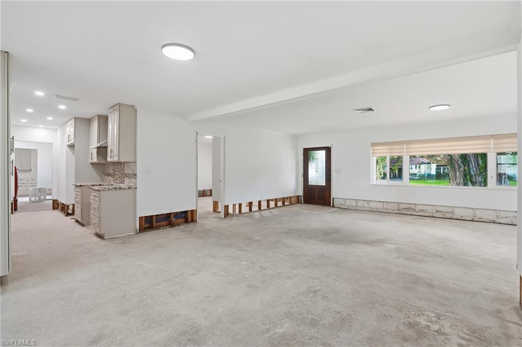 RIVER MANOR - Residential