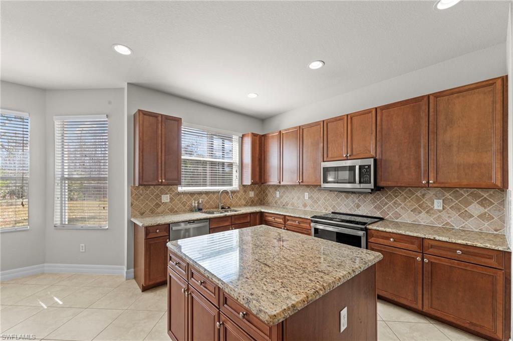 BOTANICA LAKES - Residential