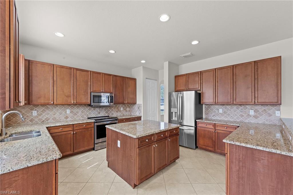 BOTANICA LAKES - Residential