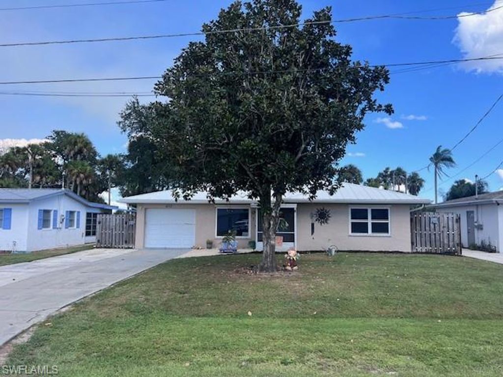 Photo of 15054 Buckeye DR, FORT MYERS, FL 33905 (MLS # 2025018269)