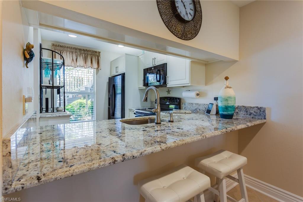 COURTYARD AT KINGS LAKE - Residential