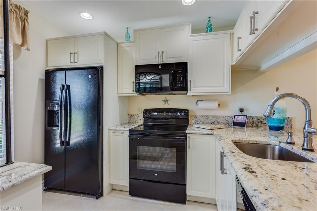 COURTYARD AT KINGS LAKE - Residential